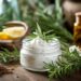 Siero e crema viso: differenze, funzioni e sinergie nella skincare quotidiana