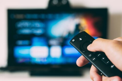 Come evolvono le serie TV nell’era del binge-watching?