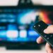 Come evolvono le serie TV nell’era del binge-watching?