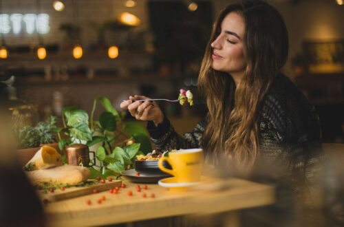 Perché è importante masticare lentamente
