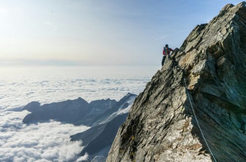 Psicologia dell’Alpinismo: cosa spinge l’uomo a raggiungere le cime più alte?